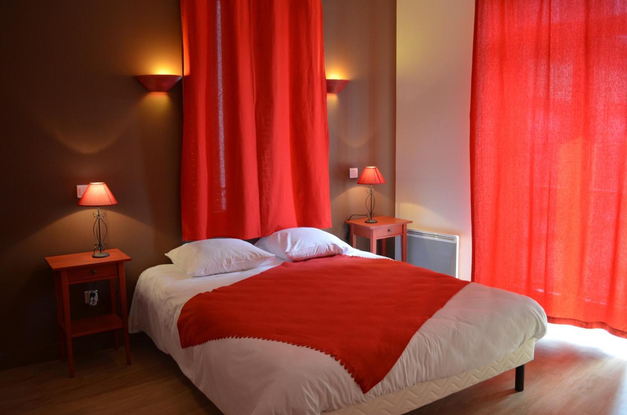 Le Geneve Hotel Ла Бурбул Стая снимка
